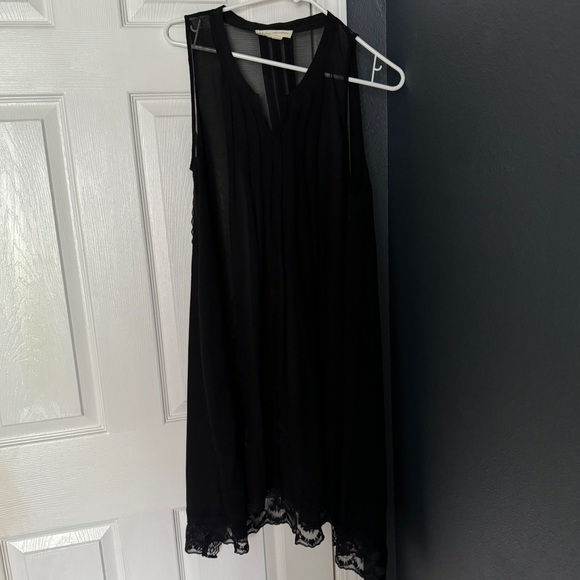 Embroidered lace shift dress - Picture 1 of 4